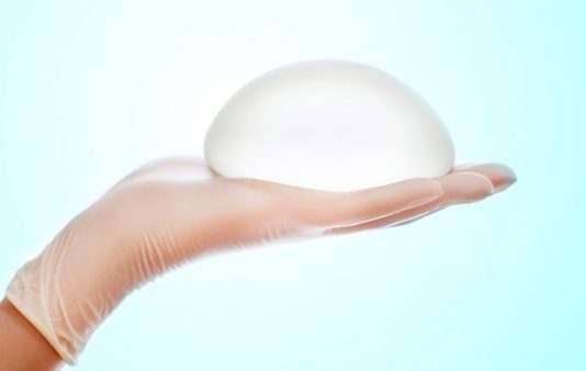 Mis prótesis mamarias ya tienen 10 años. Debo cambiarlas? Recambio de protesis mamarias en Soloestetica