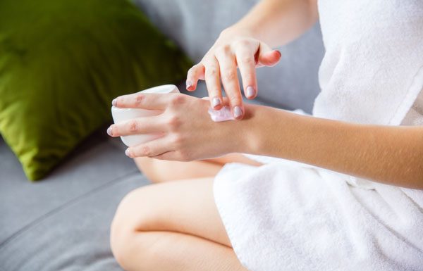 Mi cara tiene 40 años, mis manos 50: Cómo frenar el envejecimiento prematuro de las manos y rejuvenecerlas con estilo Mi cara tiene 40 años, mis manos 50