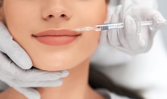 Quiet Beauty: El Movimiento que Defiende la Belleza Natural Frente a la Armonización Facial Quiet Beauty El Movimiento que Defiende la Belleza Natural Frente a la Armonización Facial