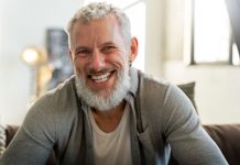 ¿Puede el estrés causar canas? La ciencia finalmente confirma lo que siempre sospechamos ¿Puede el estrés causar canas? La ciencia finalmente confirma lo que siempre sospechamos