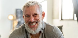 ¿Puede el estrés causar canas? La ciencia finalmente confirma lo que siempre sospechamos ¿Puede el estrés causar canas? La ciencia finalmente confirma lo que siempre sospechamos