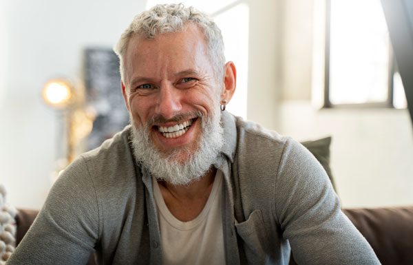 ¿Puede el estrés causar canas? La ciencia finalmente confirma lo que siempre sospechamos ¿Puede el estrés causar canas? La ciencia finalmente confirma lo que siempre sospechamos