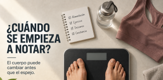 Cuándo se empieza a notar que estamos bajando de peso? Mujer sobre una balanza durante un proceso de cambio de hábitos, junto a elementos de alimentación, ejercicio y constancia.